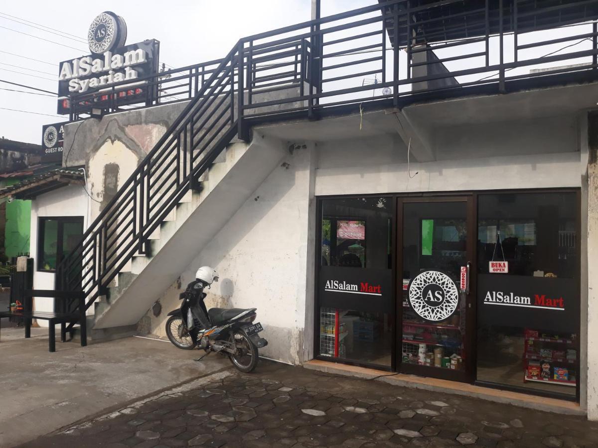 Alsalam Syariah Guesthouse Surakarta  Екстер'єр фото