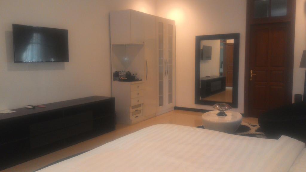 Alsalam Syariah Guesthouse Surakarta  Екстер'єр фото