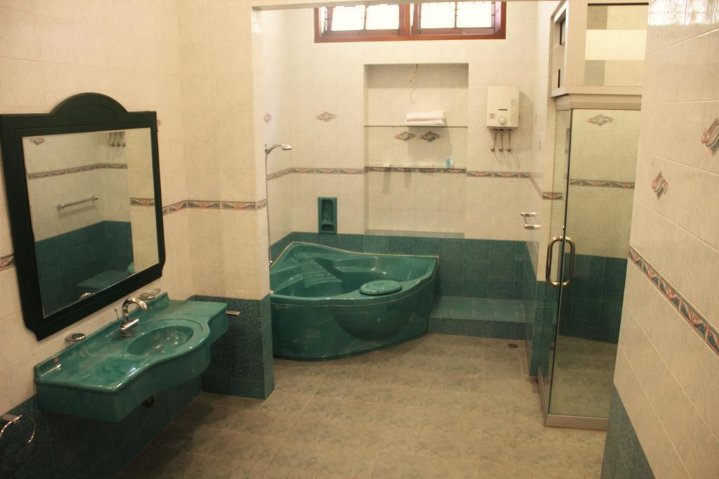 Alsalam Syariah Guesthouse Surakarta  Екстер'єр фото