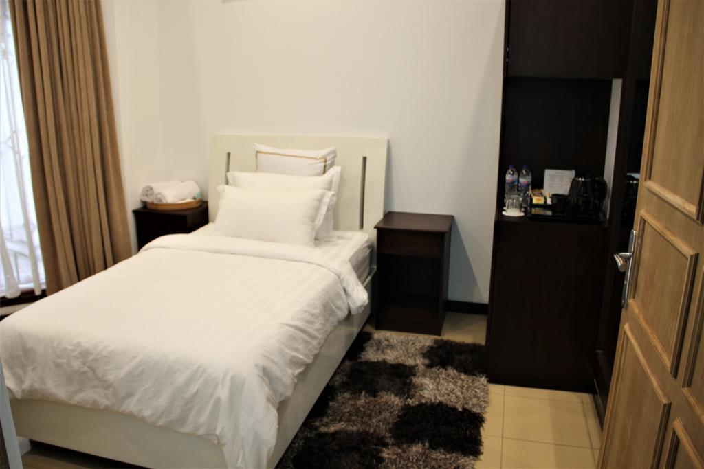 Alsalam Syariah Guesthouse Surakarta  Екстер'єр фото