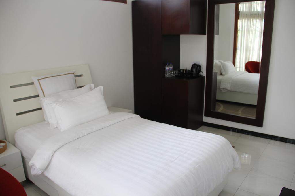 Alsalam Syariah Guesthouse Surakarta  Екстер'єр фото