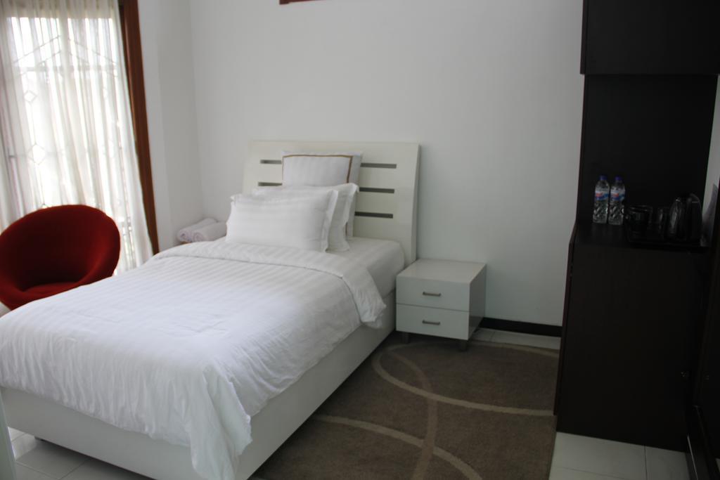 Alsalam Syariah Guesthouse Surakarta  Екстер'єр фото