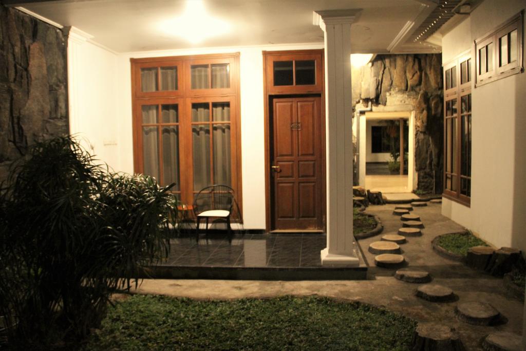 Alsalam Syariah Guesthouse Surakarta  Екстер'єр фото