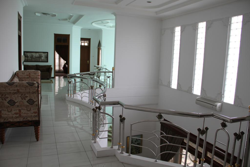 Alsalam Syariah Guesthouse Surakarta  Екстер'єр фото