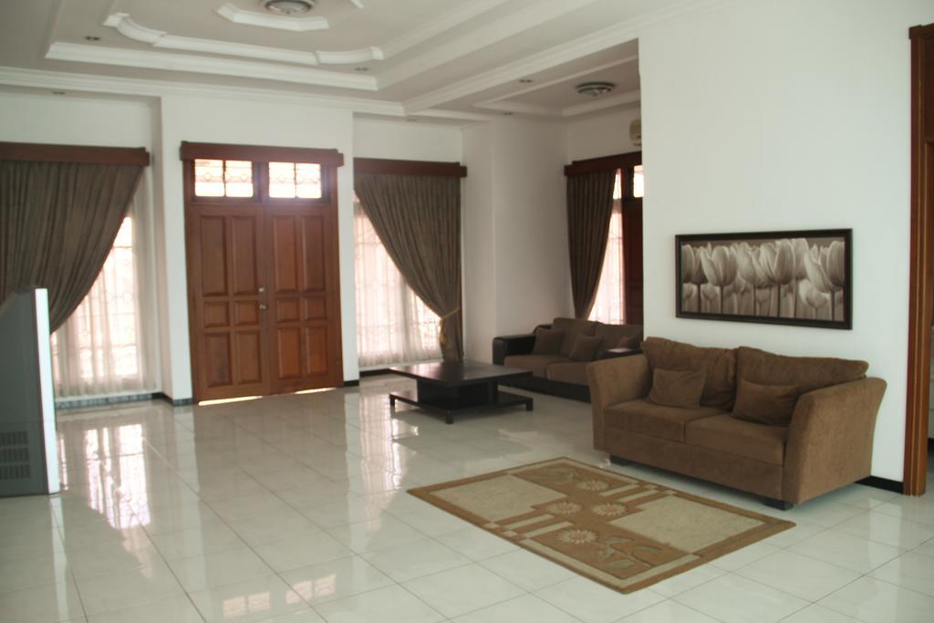 Alsalam Syariah Guesthouse Surakarta  Екстер'єр фото
