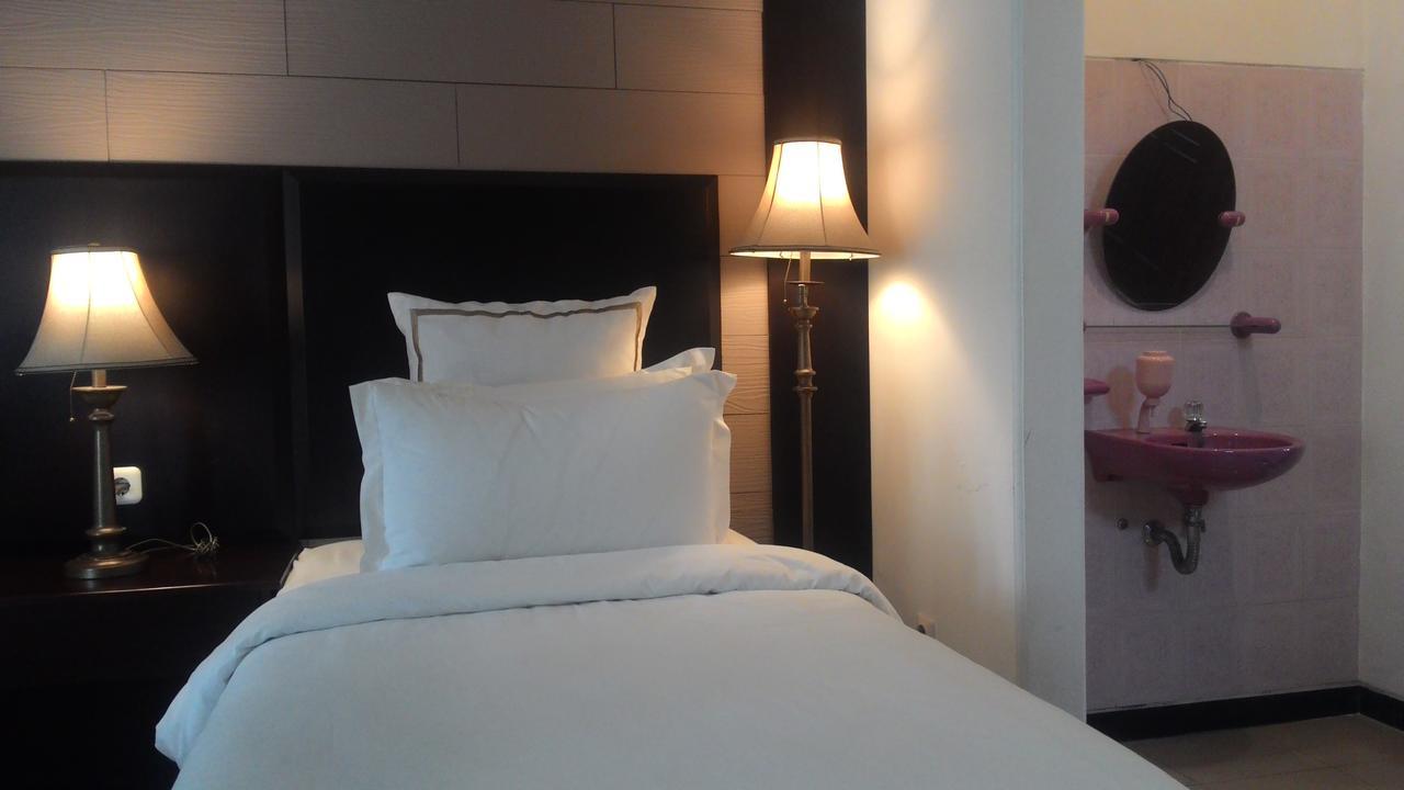 Alsalam Syariah Guesthouse Surakarta  Екстер'єр фото